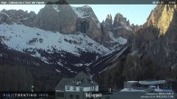 Archived image Webcam Pozza di Fassa - Torri del Vajolet 17:00