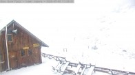 Archived image Webcam Ohau Snowfields - Daylodge 11:00