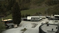 Archiv Foto Webcam Almenwelt Lofer: Blick auf die Talstation der Almbahn 1 17:00
