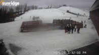 Archiv Foto Webcam Sunridge Bunny Hill - Blick vom Chalet im Tal 14:00