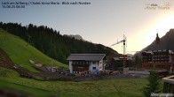 Archiv Foto Webcam Lech am Arlberg: Ausblick Chalet Anna Maria zur Piste 05:00