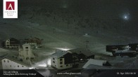 Archiv Foto Webcam Hotel Arlberghaus in Zürs mit Blick auf den Weltcuphang 03:00