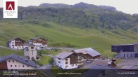 Archived image Webcam Hotel Arlberghaus at Zürs 05:00