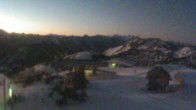 Archiv Foto Webcam Blick vom Feuerkogelhaus auf das Skigebiet 06:00