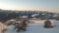 Archiv Foto Webcam Blick vom Feuerkogelhaus auf das Skigebiet 06:00