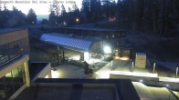 Archived image Webcam Mammoth Mountain - Village Gondola 04:00