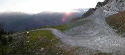 Archived image Webcam Peisey Vallandry - Top station chairlift Clocheret 05:00