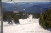 Archived image Webcam Timberline Lodge Ski Area - View Jeff Flood Express 10:00