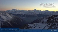 Archived image Webcam top station gondola Gandegg-Hockenhorngrat 00:00