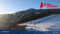 Archiv Foto Webcam Vallnord - Pal: Sicht auf Talstation La Massana und Piste El Planell 08:00