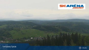 Blick vom Gipfel des Tanvaldský Špičák ins Tal